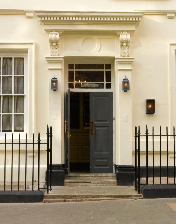 Отель Dean Street Townhouse Лондон Экстерьер фото